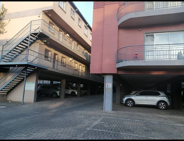 1 BEDROOM APARTMENT FOR SALE IN RUSTENBURG CENTRAL